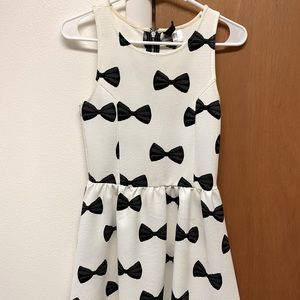 Cute white dress with bow pattern. Size XS